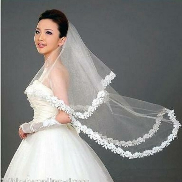 💕New Weddin Veil, With a Very Nice Applique Edge. - Picture 3 of 4